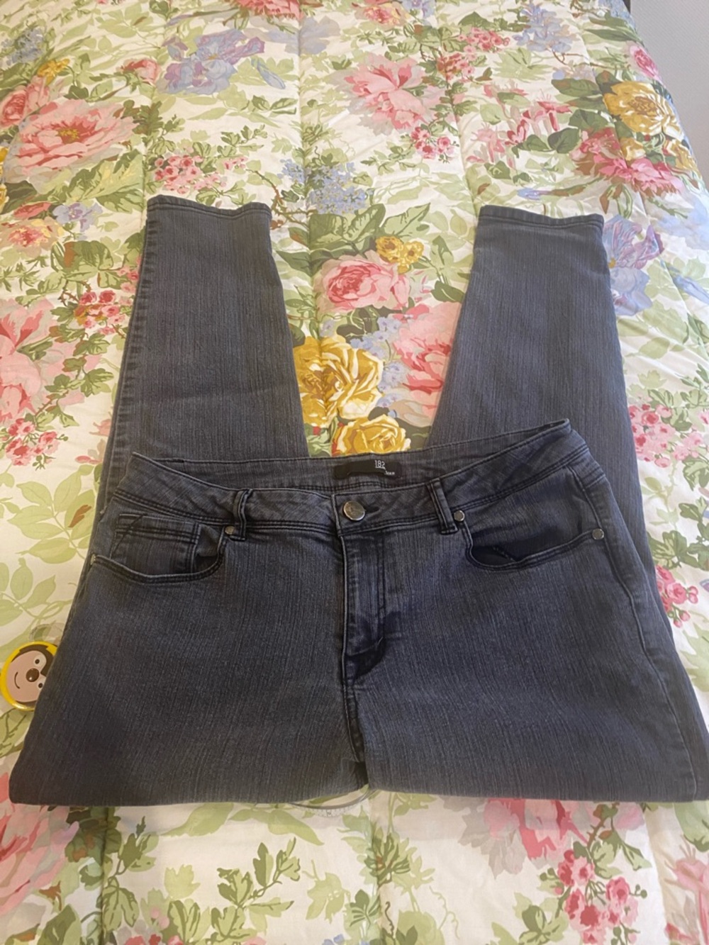 Women’s Dark Gray Stretch Skinny Jeans